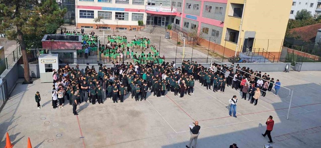 Düzce'de tüm okullarda saat 11.30'da eş zamanlı tahliye tatbikatı yapıldı