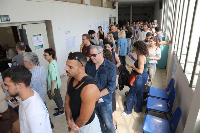 İsrail'de katılım yüzde 77,7'ye çıktı, anketlerde 61 sandalye çoğunluğu yok