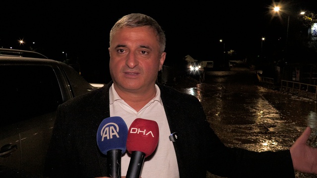 Rize Çayeli'nde sağanak ırmağı taşırdı, 3 mahallenin yolu ulaşıma kapandı