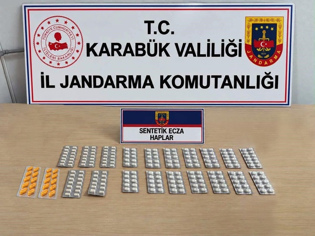 Karabük'te jandarmanın iki ayrı faaliyetinde 230 sentetik ecza hapı ele geçirildi