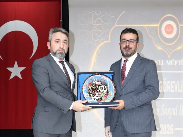Kütahya Tavşanlı'da cami konferansı sonrası hafızlık belgeleri ve ödüller verildi