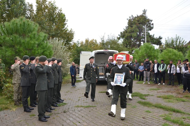 Kore gazisi Osman Eker, Gaziantep İslahiye'de 94 yaşında son yolculuğuna uğurlandı