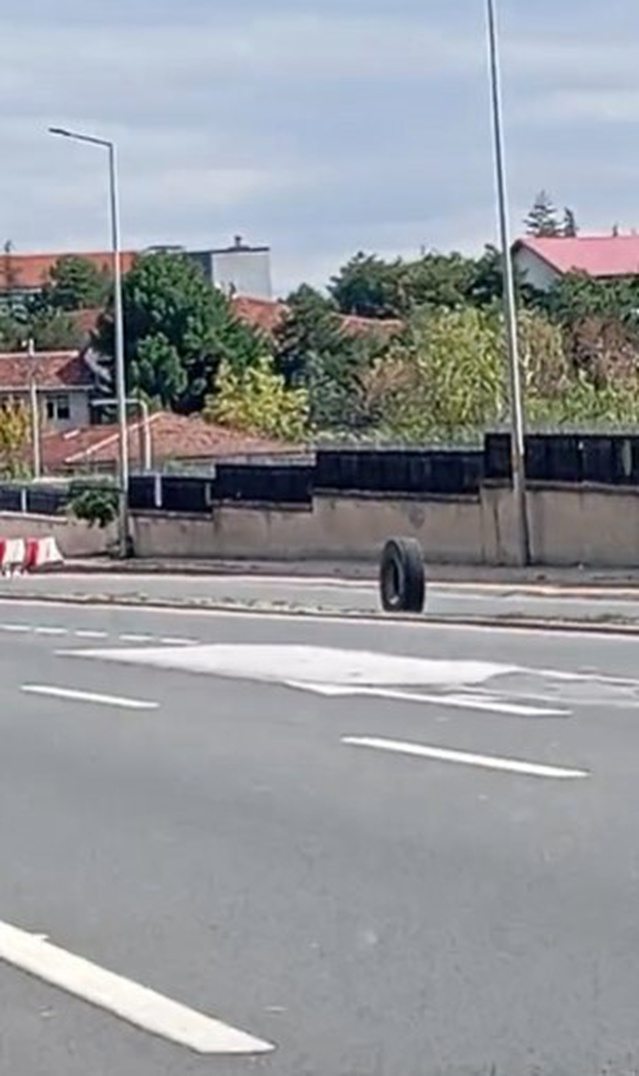 Ankara'da EGO otobüsünün arka iki lastiği koptu, o anlar kameraya yansıdı