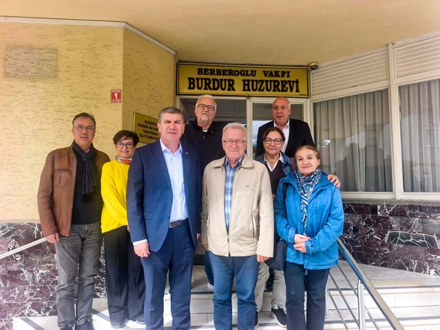 Burdur Belediye Başkanı Ercengiz, Yaşlılar Günü'nde huzurevi sakinleriyle buluştu