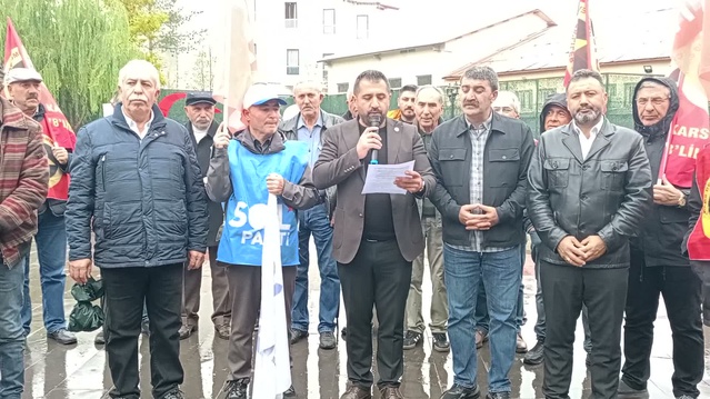 YENİ Parti öncülüğündeki grup Kars'ta Halk TV'ye kayyum atanmasını protesto etti