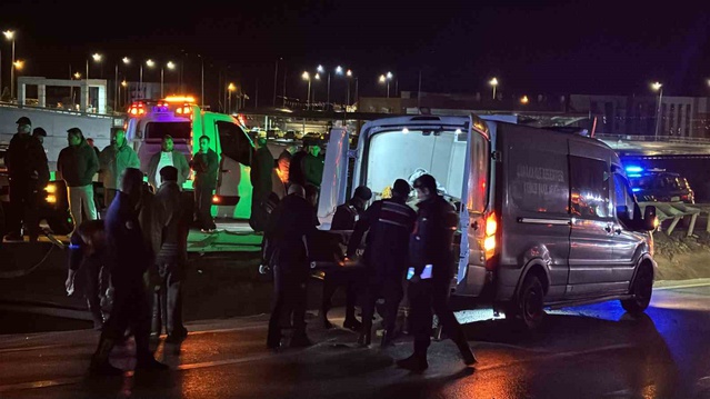 Lapseki-Çanakkale yolunda korkunç kaza: Otomobil parçalandı, 2 genç öldü