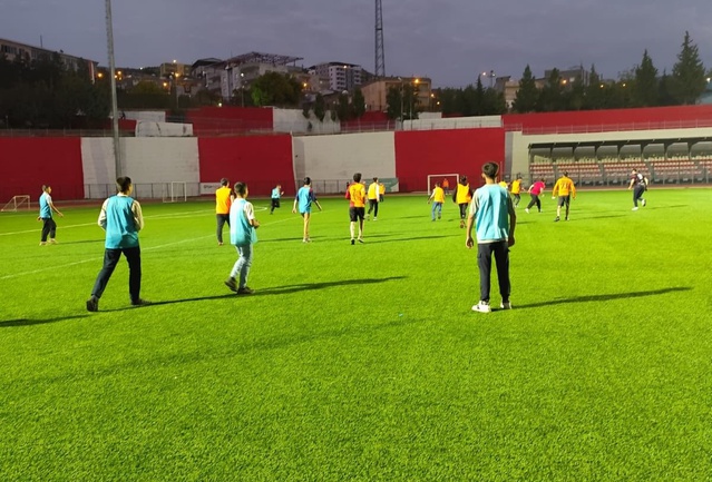 Şırnak'ta koruma altındaki çocuklar ÇOKİM'in futbol etkinliğinde maç yaptı