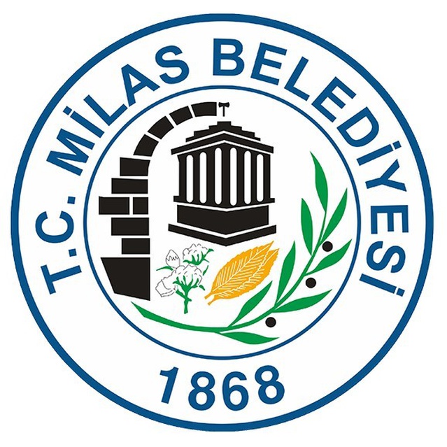 Milas Belediyesi'ne baskın yapan polis, arama nedeniyle binaya girişleri durdurdu
