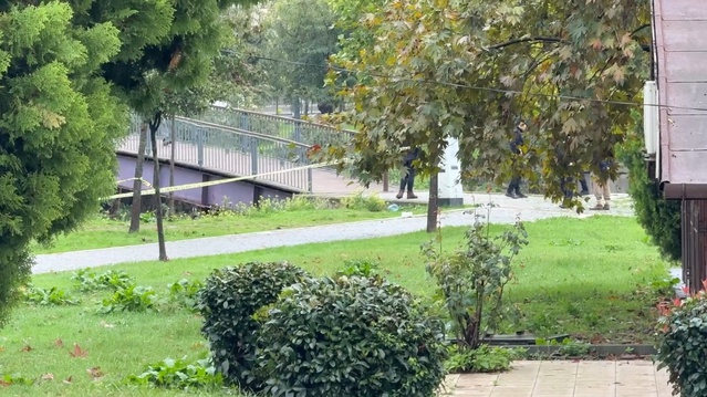 Kağıthane'de köprü ayağına takılan 40'lı yaşlardaki erkek cesedi bulundu