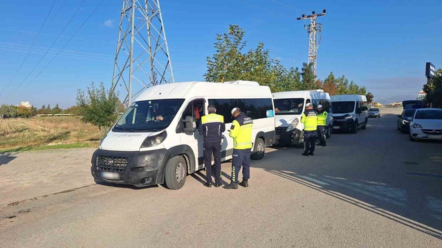 Karaman'da jandarma okul ve yurt çevresinde 5 bin 841 kişiyi sorguladı