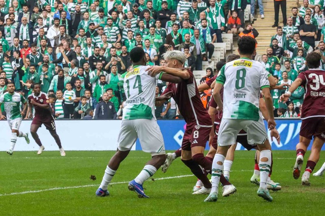 Bursaspor, Bandırmaspor'u 3-0 mağlup etti, iki golü Baker kaydetti