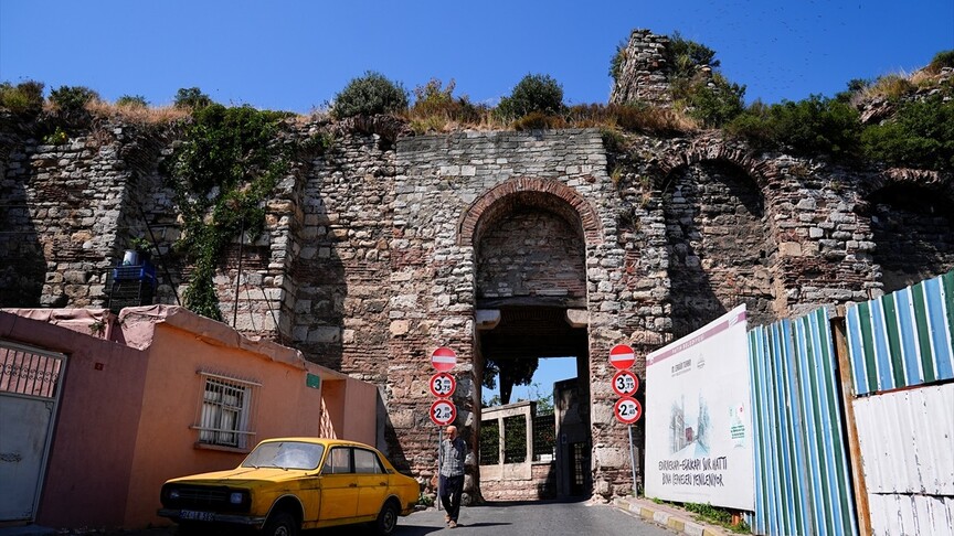 İstanbul'un ilk kuşatmasında sahabelerin şehit düştüğü kapı
