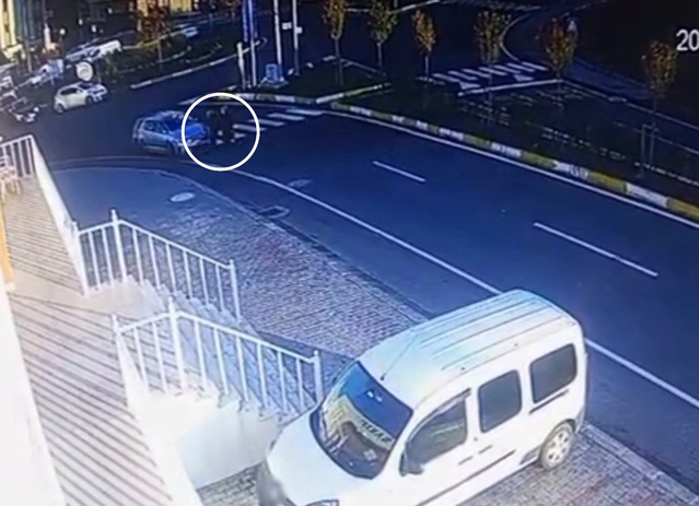 Süleymanpaşa'da otomobil yaya geçidindeki 2 anaokulu öğretmenine çarptı, öğretmen sürücü tutuklandı