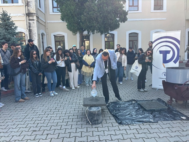 TÜRKÇİMENTO ve Trakya Üniversitesi seminerinde 50 öğrenci beton numunesi üretti
