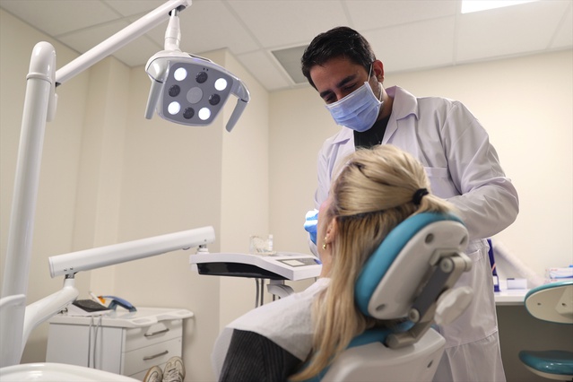 Nevşehir'de 49 klinikli diş merkezi 8 dalda öğrencileri mesleğe hazırlıyor