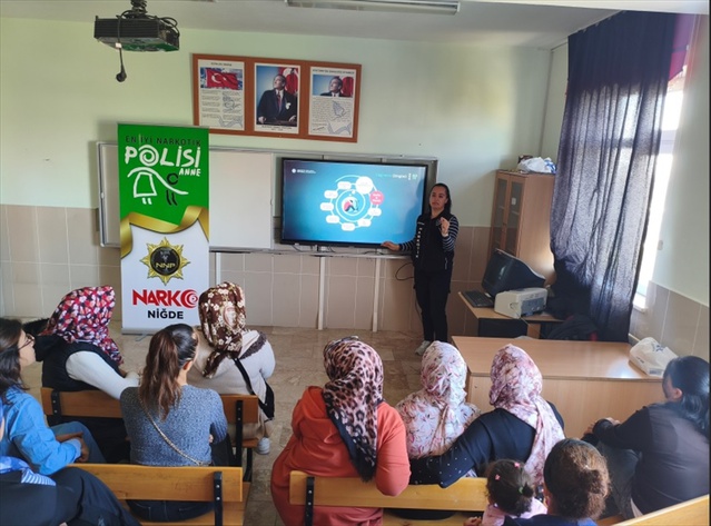 Niğde narkotik ekipleri 15 etkinlikte 1557 kişiye uyuşturucuya karşı bilgilendirdi