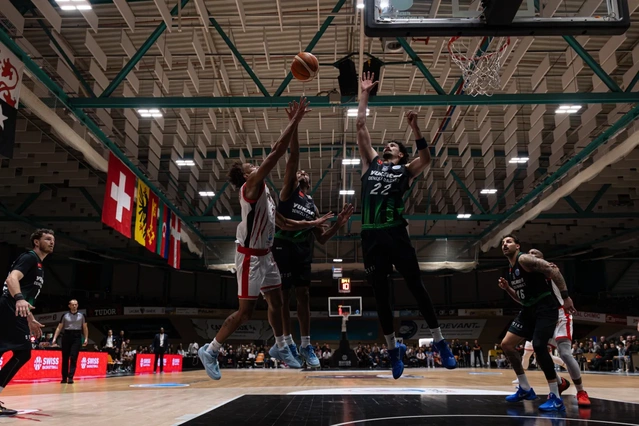 Denizli Basket Cenevre'de 80-76 kazanıp Avrupa'da ilk deplasman galibiyetini aldı