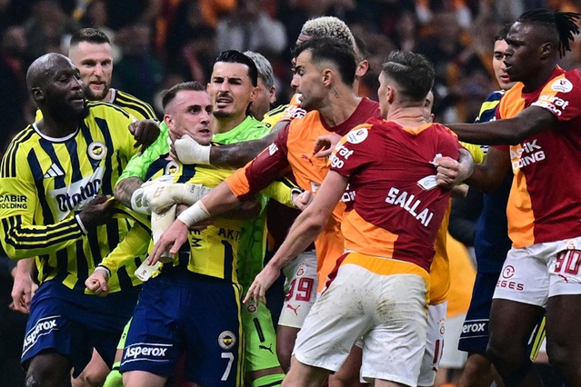 Fenerbahçe, derbide futbolcularına yapılan saldırılara disiplin yaptırımı istedi