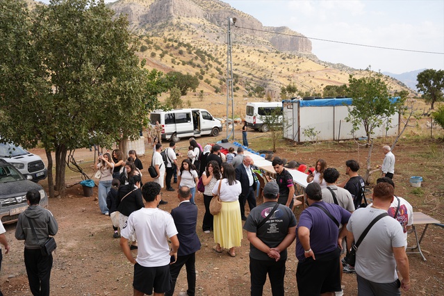 45 kişilik Keldani kafilesi Şırnak Silopi'de Aksu köyündeki evleri gezdi
