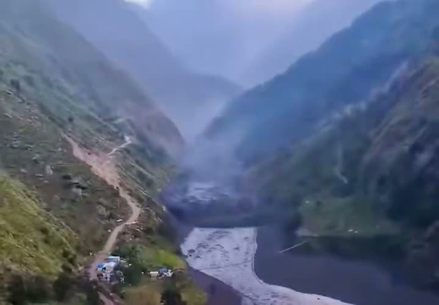 Nepal Gorkha'da selde 9 yabancı dahil 95 kişi kurtarıldı, 5 kişiden haber alınamıyor