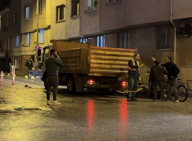 Eskişehir Tepebaşı'nda atık mobilya tartışması polis müdahalesiyle bitti.