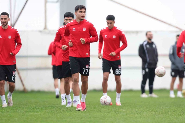 Sivasspor, 12. haftada Ümraniyespor deplasmanı için hazırlıklarını tamamladı