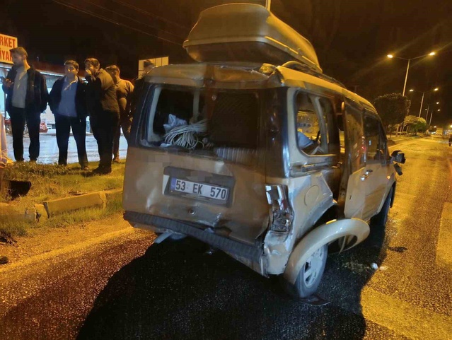 Malatya Doğanşehir'de silobas ile iki hafif ticari araç çarpıştı, yaralanan olmadı