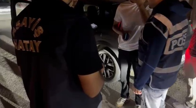 Hatay Antakya'da 2 işletmeye yaptırım uygulanan denetimde aranan 7 kişi yakalandı