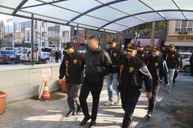 Eskişehir'de Muratcan Altun cinayeti soruşturmasında 7 şüpheli adliyeye sevk edildi