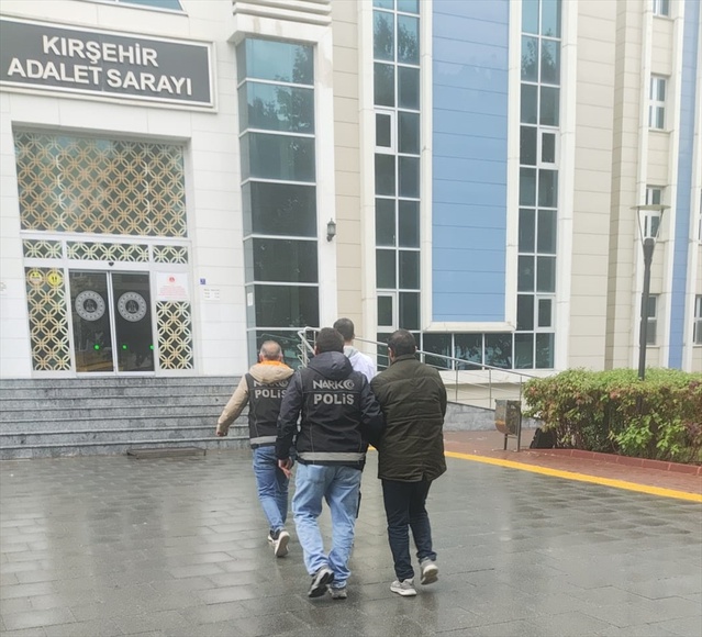 Sindirim sistemlerine sakladıkları kapsüller tomografide görüldü! Kırşehir'de 2 İran uyruklu şüpheli tutuklandı