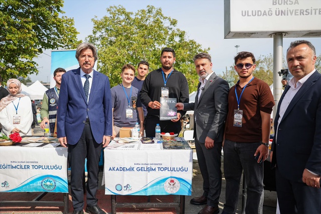 Büyükşehir Başkan Vekili Biba ve Rektör Yılmaz, BUÜ'nün 12. etkinliğinde stantları gezdi