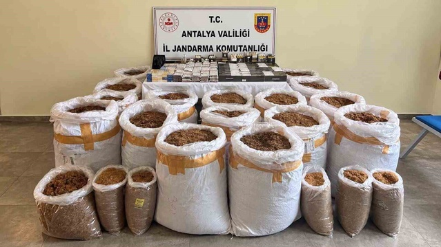 Antalya Döşemealtı'da kaçak tütün operasyonunda 750 kilogram tütün ele geçirildi