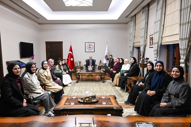Kırklareli Valisi Turan, ilahiyat öğrencilerini makamında ağırladı