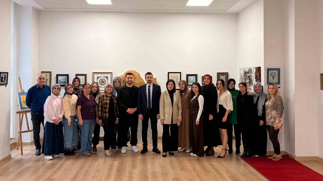 Karabük'te 100+3 Şehirler Arası Karma Sergi 20 sanatçının eseriyle açıldı