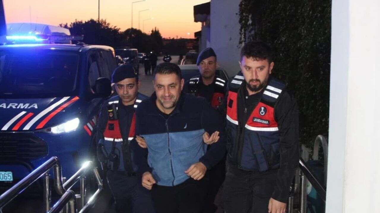 Çukurova Belediyesi soruşturmasında başkan dahil 34 kişi tutuklandı