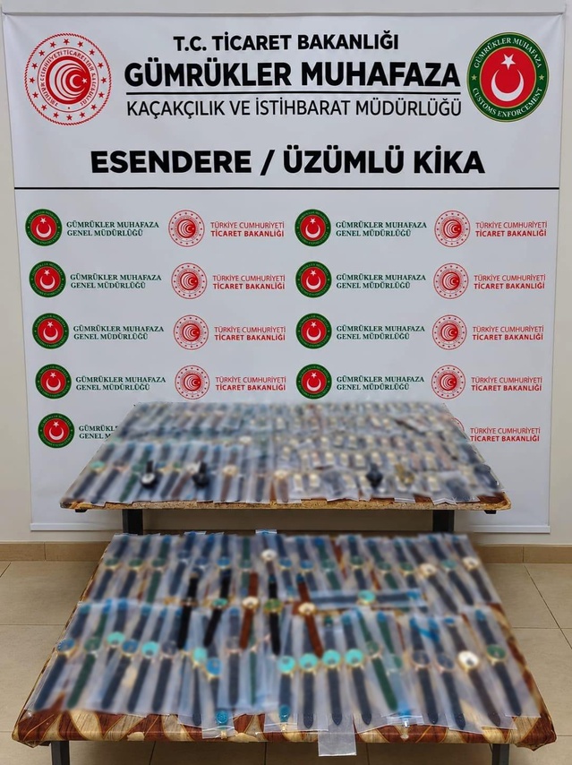 Hakkari Çukurca'da üç ayrı aramada 1 milyon 548 bin TL'lik kaçak eşya bulundu