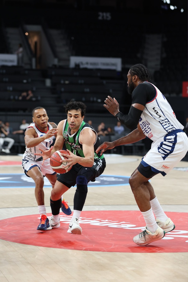 Yukatel Denizli Basket, Anadolu Efes'e 85-76 yenilip Benfica deplasmanında çıkış arıyor