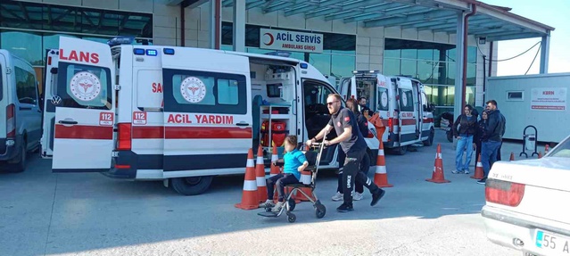 Okulda yedikleri yemek sonrası peş peşe fenalaştılar! 9 öğrenci acillik oldu