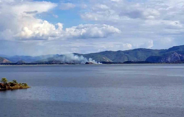 Muğla'da Köyceğiz-Ortaca arası sazlıktaki yangın 112 ihbarıyla söndürüldü