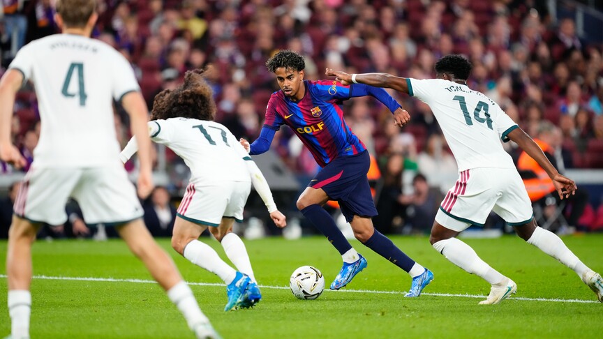 Barcelona ve Manchester City ilk mağlubiyetlerini yaşadığı haftada zirveye tutundu
