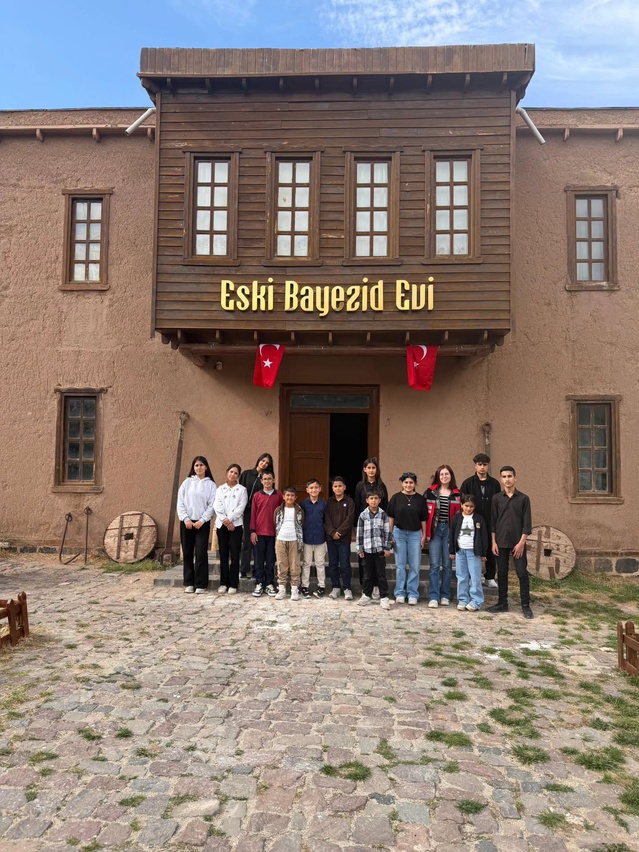 Ağrı Tutak'ta çocuklar için Doğubayazıt'a kültürel gezi düzenlendi