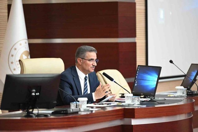 Erzurum Valisi Aydın Baruş, şube başkanlarıyla kamu hizmetlerini görüştü.