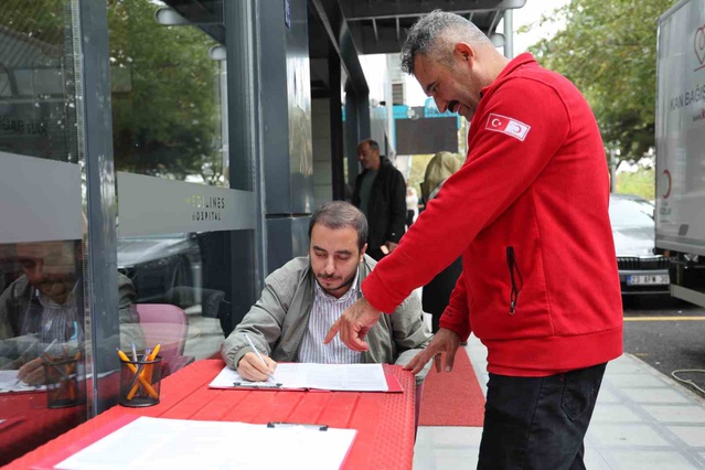 Elazığ Medilines ve Kızılay'ın etkinliğinde personel ve vatandaşlar kan bağışladı