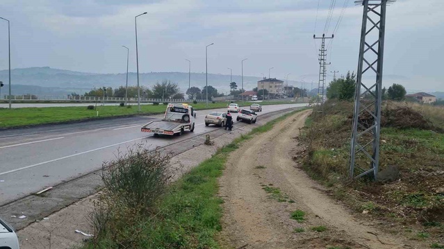 Sinop'ta Taşmanlı mevkisinde iki otomobil çarpıştı, 1'i bebek 5 kişi yaralandı
