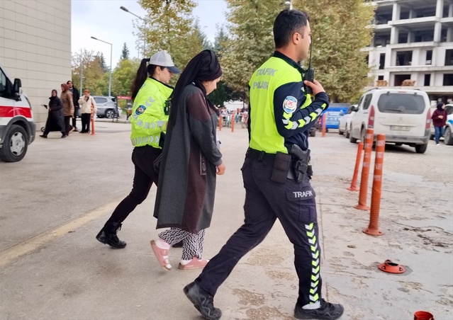 Bursa İnegöl'de tırnakçılıkla para aldığı iddia edilen 4 şüpheli gözaltına alındı