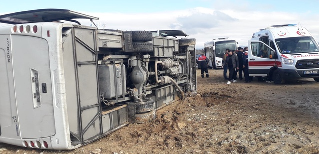 Sivas İmranlı'da devrilen cezaevi nakil aracındaki 3 yaralı Zara'ya kaldırıldı