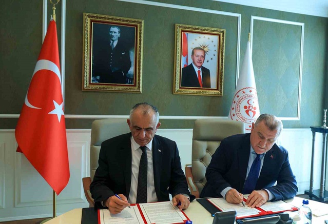Bak ile Çavuşoğlu, KKTC'de 2 yükseköğrenim öğrenci yurdu için protokol imzaladı