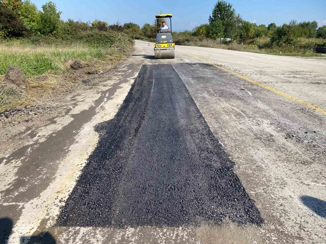 Düzce İl Özel İdaresi, Çalıcuma köyü yolunda asfalt yama çalışmasını bitirdi