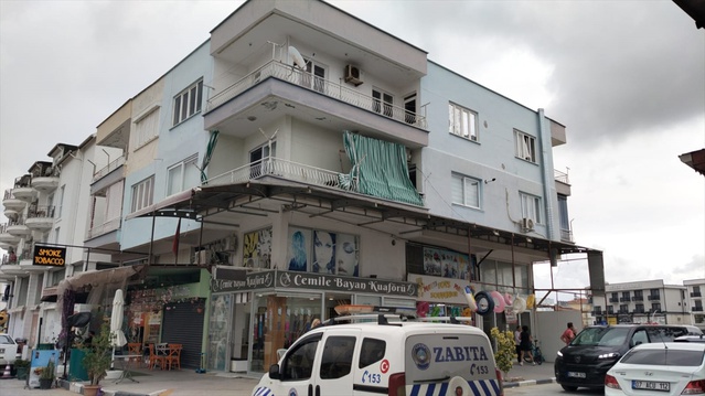 Antalya Serik'te 112'yi arayan kadın evinde hareketsiz bulundu, hastanede öldü