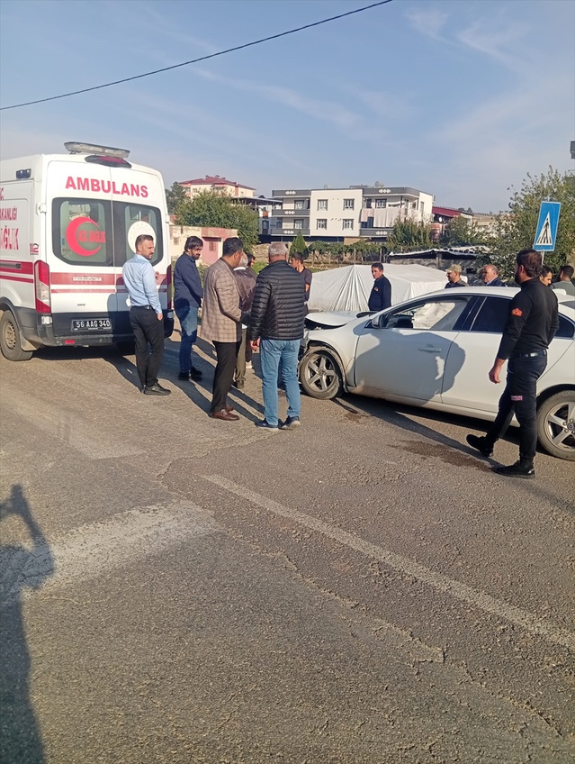Siirt Kurtalan'da iki araç çarpıştı, yaralanan 3 kişi hastaneye kaldırıldı